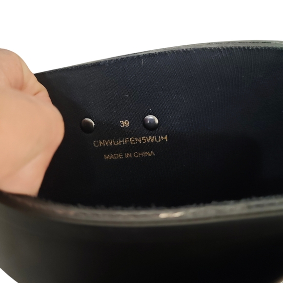 Burberry - Picture 10 of 12